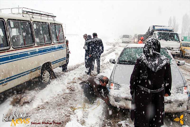  اتوبوس پرسپولیس در برف و کولاک گیر کرد