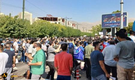 هواداران استقلال دوباره مقابل وزارت ورزش تجمع کردند