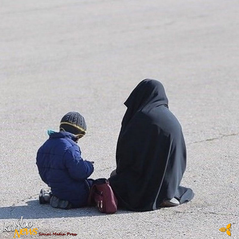 عکسی دردناک از همسر و فرزند شهید حادثه زاهدان