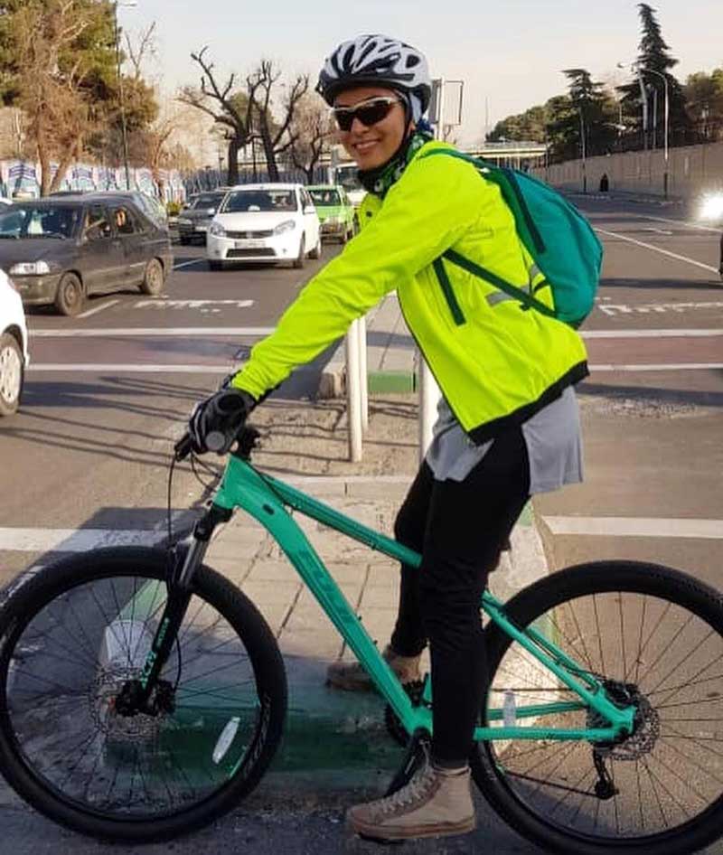 دوچرخه سواری لیدا کاوه در تهران