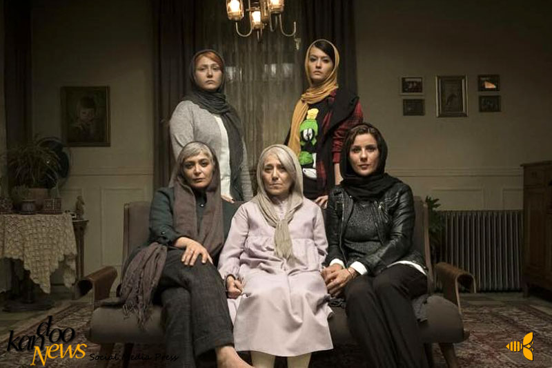 از راست به چپ: سارا بهرامی، پردیس احمدیه، رویا افشاری نسب، باران کوثری و الهام کردا
